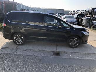 Vaurioauto  passenger cars Ford Galaxy 2.0i 177kW E6 Aut. 7 Zits 2017/5