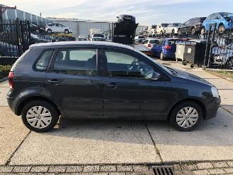 Coche accidentado Volkswagen Polo 14i 16v 5 drs AIRCO 2005/11