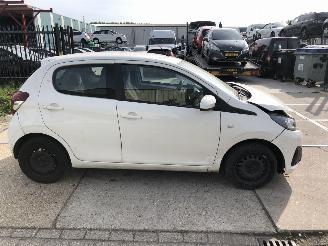 Damaged car Peugeot 108  2021/2
