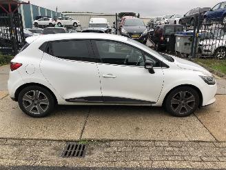 skadebil auto Renault Clio 15dci 66kW E6 Night & Day 2015/12