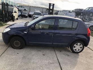 Coche accidentado Dacia Sandero 12i 16v 55kW 2009/8