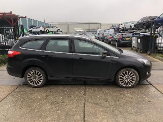 krockskadad bil auto Ford Focus 1.6i ecoboost 110kW Combi 2011/12