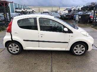 Schadeauto Peugeot 107 5 drs Airco 2010/4