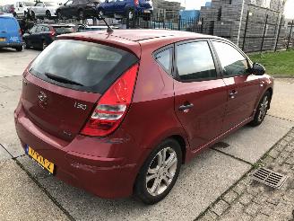 Hyundai I-30 14i 5drs picture 4