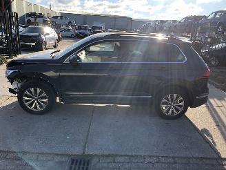 uszkodzony samochody osobowe Volkswagen Tiguan 15tsi 110kW DSG 2023/3