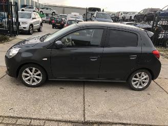 krockskadad bil auto Mitsubishi Space-star 12i 59kW E5 Airco LM velgen 2013/9