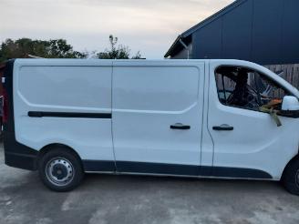 demontáž dodávky Renault Trafic  2019/3