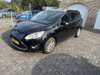 krockskadad bil auto Ford Grand C-Max 5 persoons 2013/5