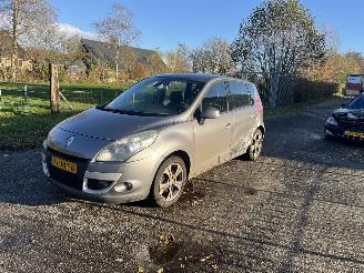 skadebil auto Renault Scenic 1.4 tce Weinig km !! 2009/7