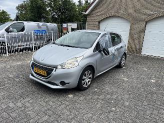 krockskadad bil auto Peugeot 208 1.0 vti weinig km !! 2013/12