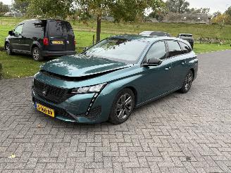 Damaged car Peugeot 308 SW Puretech Active Pack Business 2023/1
