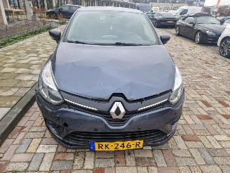 krockskadad bil auto Renault Clio 0.9 TCE LIMITED 2017/12