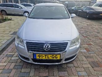 krockskadad bil auto Volkswagen Passat 2.0 fsi comfortline 2006/10
