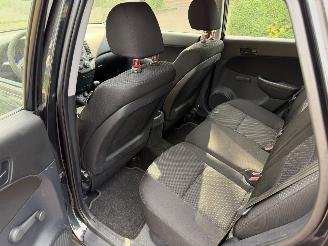 Hyundai I-30 1.4i dynamic picture 11