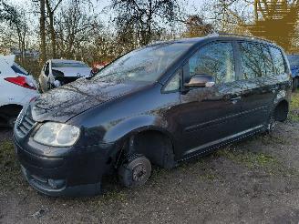 Salvage car Volkswagen Touran 2.0 TDI 2005/5