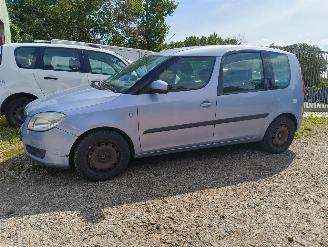 Coche siniestrado Skoda Roomster 1.6-16V Style 2007/5