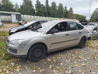 demontáž osobní automobily Ford Focus 1.6-16V Champion 2006/4