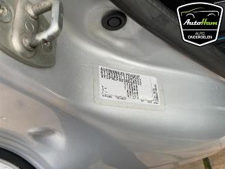 Peugeot 107 107, Hatchback, 2005 / 2014 1.0 12V picture 17