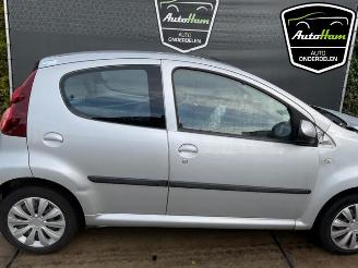 Peugeot 107 107, Hatchback, 2005 / 2014 1.0 12V picture 9