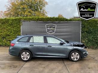 Vrakbiler auto Skoda Octavia Octavia Combi (NXAC), Combi 5-drs, 2019 1.0 TSI e-TEC 12V 2022/2