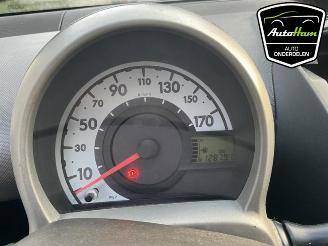 Peugeot 107 107, Hatchback, 2005 / 2014 1.0 12V picture 14