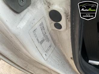 Peugeot 107 107, Hatchback, 2005 / 2014 1.0 12V picture 13