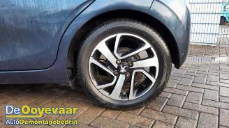 Peugeot 108 108, Hatchback, 2014 1.0 12V picture 3