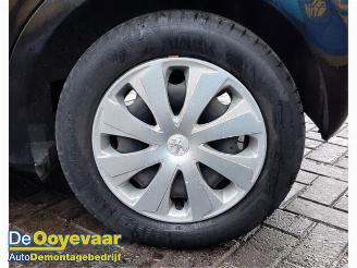 Peugeot 108 108, Hatchback, 2014 1.0 12V picture 3