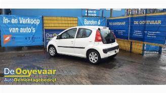 Peugeot 107 107, Hatchback, 2005 / 2014 1.0 12V picture 4