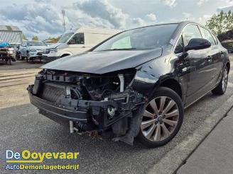 Coche siniestrado Opel Astra Astra J (PC6/PD6/PE6/PF6), Hatchback 5-drs, 2009 / 2015 1.4 Turbo 16V 2011/1
