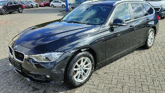 krockskadad bil auto BMW 3-serie BMW 318 Baureihe 3 Touring 318 i Advantage 2019/10