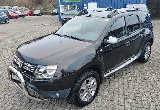 skadebil auto Dacia Dokker Dacia Duster Prestige 4x4 navi ( euro 5 ) 2014/5