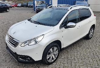 krockskadad bil auto Peugeot 2008 Peugeot 2008 Allure 1,6 panodak navigatie 2014/5