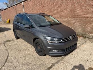 skadebil auto Volkswagen Touran 1.2 TSI 7 Persoons 2015/10