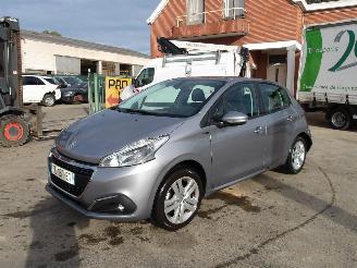 skadebil auto Peugeot 208  2019/2