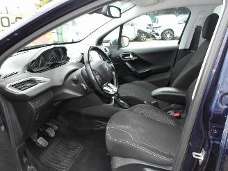 Peugeot 208  picture 17