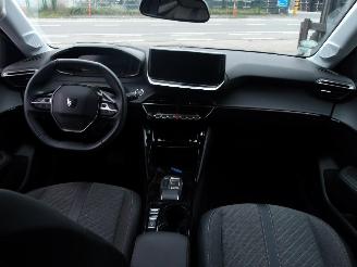 Peugeot 208  picture 2
