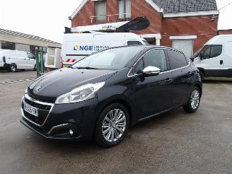 Voiture accidenté Peugeot 208 1.2 PURE TECH 2019/9