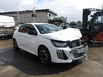 damaged passenger cars Peugeot 208  2024/2