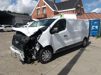 Vaurioauto  commercial vehicles Nissan Primastar  2024/10