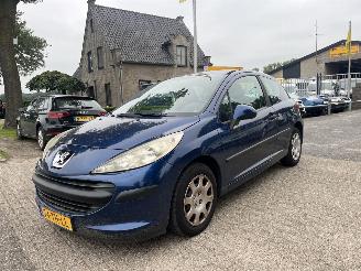 Damaged car Peugeot 207 1.4-16V XR AIRCO 2006/9