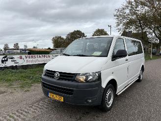 Schadeauto Volkswagen Transporter 2.0 TDI 62kw KOMBI / COMBI / PERSONENBUS L2/H1, PRIJS IS EXCL. BTW !!! 2013/5