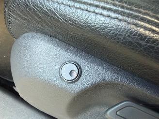 Volkswagen Touran 1.2 TSI Highline 7 Persoons / Panoramadak / Trekhaak / Leder / Navi / Cruise / PDC / C picture 17