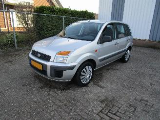 Auto incidentate Ford Fusion 1.4 16V Airco Radio/CD 2010/2