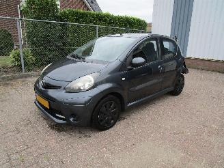 krockskadad bil auto Toyota Aygo Airco Radio/CD 5-Drs 2012/5