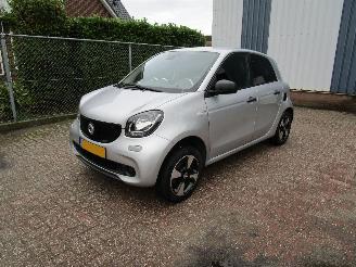 Damaged car Smart Forfour 1.0 Automaat Clima 2018/6