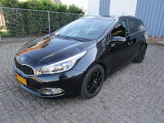 Schadeauto Kia Cee d 1.6 Navi Camera Clima 6-Bak 2013/1