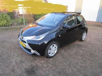 skadebil auto Toyota Aygo Cabrio Navi Airco 2016/7