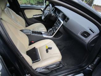 Volvo V-60 2.4 D6 AWD Summum Schadevrij picture 6