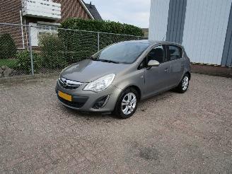 Damaged car Opel Corsa 1.2 16V Airco 5-Drs 2013/5